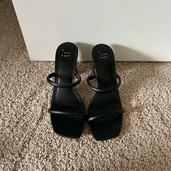 Target Heels - Picture 2 of 3